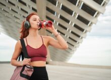 Băuturi izotonice făcute în casă: cum te hidratezi corect înainte și după efort