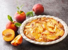 3 deserturi cu piersici de care te vei îndrăgosti. Uite cât de simplu se prepară