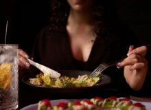 Salate de vară care îți sabotează dieta: ce ingrediente sa eviți?