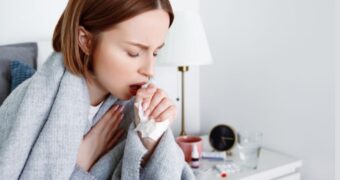 Bronșita. Ce este. Ce simptome are. Tratament alopat și homeopatic. Posibile complicații
