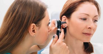 Dopul de cerumen – nu neglijati urechile