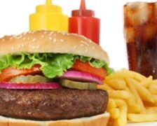 Mancarea de tip fast-food creste in mod necontrolat apetitul