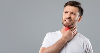 Vă confruntați cu dureri în gât? Remedii care funcționează!