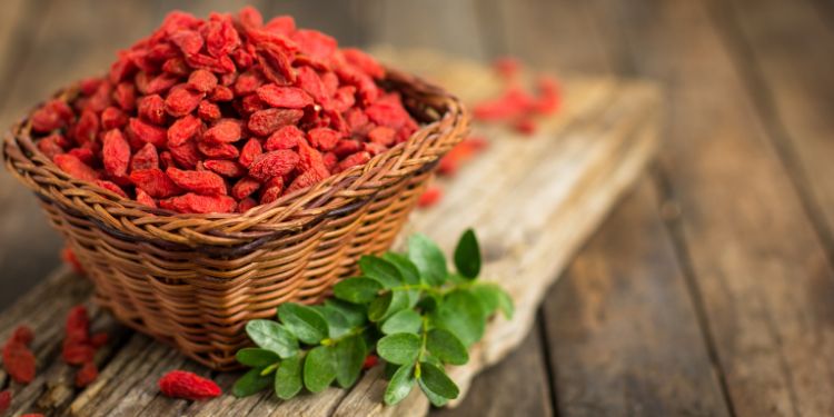goji beneficii, cum consumam fructele de goji, cine ar trebui să fie atent la consumul de goji, 