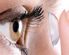 Lentile de contact vs. ochelari de vedere