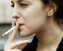 Un pachet de tigari de zi poate dubla riscul de cancer limfatic