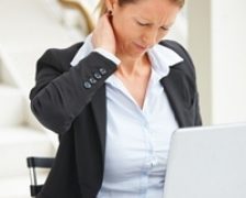 Exercitii care pot indeparta durerile provocate de statul pe scaun la birou