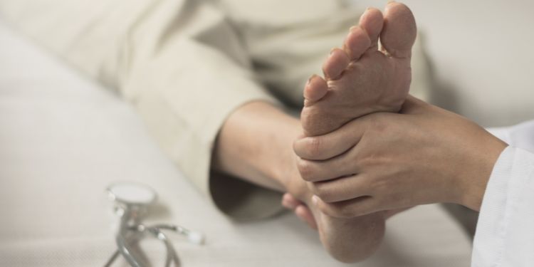 ce se poate face la domiciuliu pentru entorsa de glezna¸ cand se reia activitatea fizica normala dupa o entorsa de glezna, greseli care incetinesc vindecarea entorsei de glezna, 