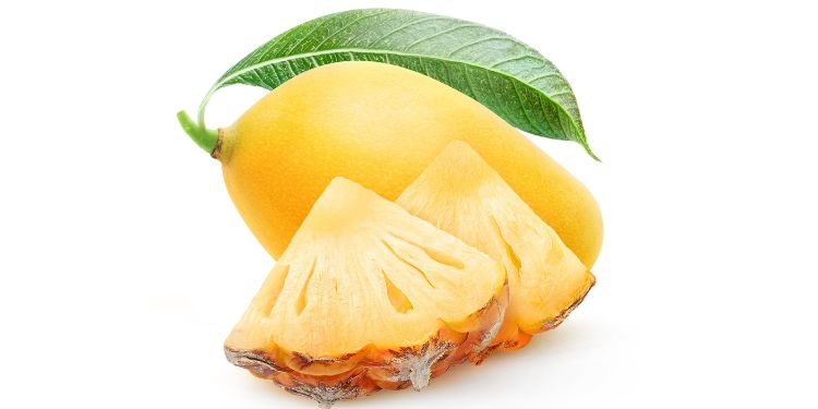 Smoothie cu ananas, spanac și mango