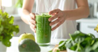 Rețete de smoothie-uri verzi pe care să le încercați primăvara aceasta