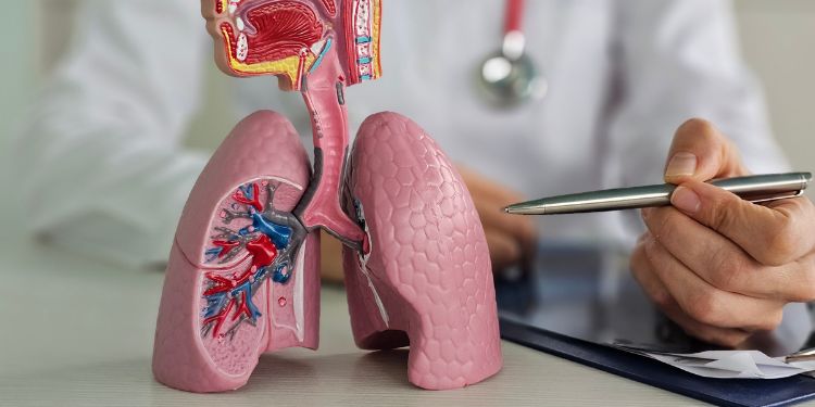 tusea nocturna la adulti, ce cauze are tusea nocturna, tuse nocturna cand sa mergeti la doctor, de ce este tusea mai intensa seara, ce afectiuni dau tuse nocturna, tuse nocturna tratament, BPOC,
