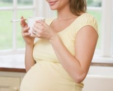 Doua cesti de cafea pe zi in timpul sarcinii cresc riscul de leucemie al copilului cu 60%