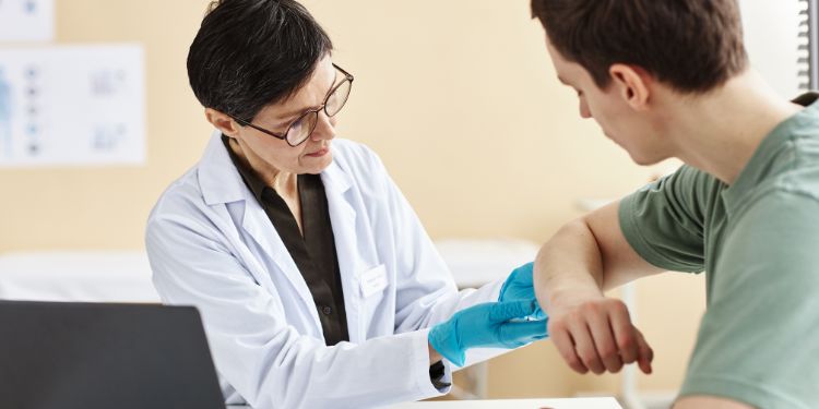tratament abces cutanat, cum prevenim aparitia unui abces cutanat, un abces cutanat intrebari si raspunsuri, abces cutanat drenaj chirurgical,