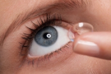 5 moduri in care lentilele de contact sunt utilizate gresit