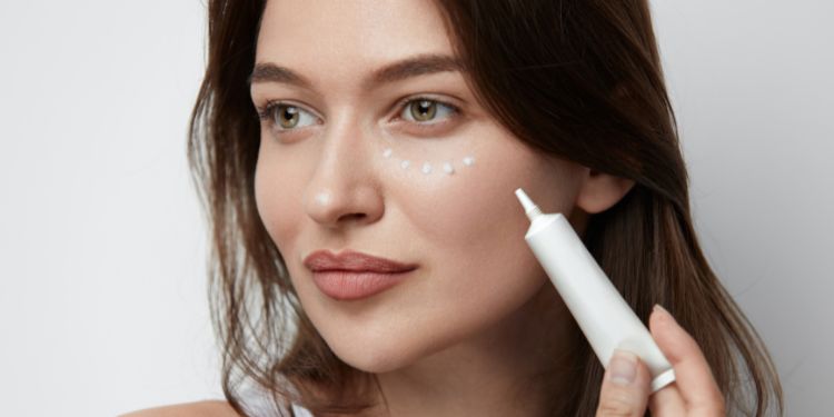 moduri prin care putem scapa de cearcane, crema de ochi,