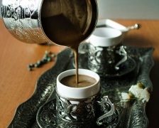 Consumul de cafea ar putea reduce riscul de melanom malign
