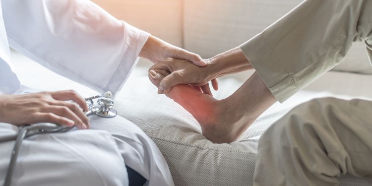 reumatism abarticular, ce este reumatismul abarticular, cauze reumatism abarticular, reumatism abarticular simptome asociate, reumatism abarticular diagnostic si tratament, diferenta intre reumatismul abarticular si reumatisml articular,