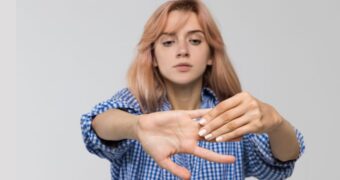 Ce este artrita reumatoidă? Simptome. Diagnostic. Cauze și factori de risc. Complicații frecvente