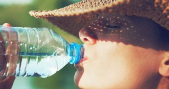 Hidratarea vara: stiti cata apa trebuie sa beti?