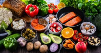 Dieta mediteraneană: ce este, cum se ține și ce beneficii ne oferă