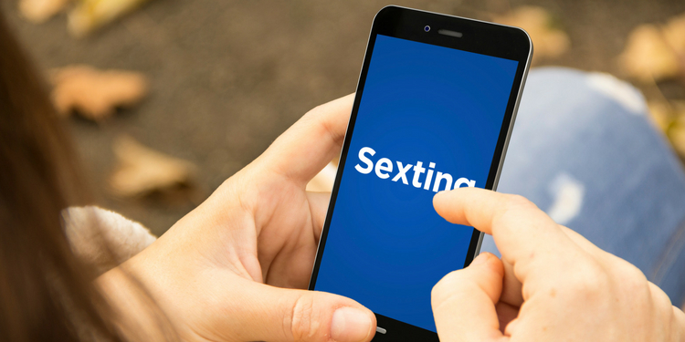 Ce este sextingul si cum se transforma in hartuire