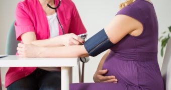 Atentie mamici! Hipertensiunea in timpul sarcinii poate cauza obezitate la copii!