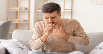 Metode prin care ameliorați tusea și respirația șuierătoare