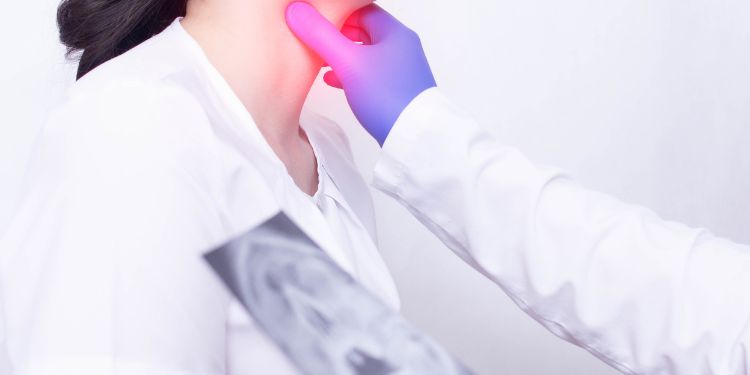 cauze frecvente raguseala, afectiuni asociate cu raguseala, optiuni de tratament pentru raguseala, cum apare raguseala, tratament raguseala, cum poate fi prevenita raguseala, raguseala cand mergem la medic,