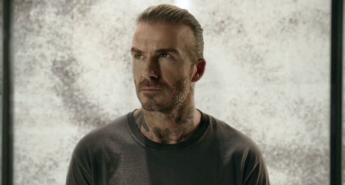 De ce a fost David Beckham inconjurat de 10.000 de tantari?