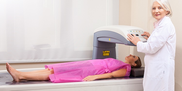 DEXA: testul imagistic pentru diagnosticarea osteoporozei