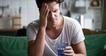 Durerea de cap, simptom al afecţiunilor colonului