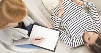 Hipnoza poate fi folosită pentru a diminua durerea şi anxietatea