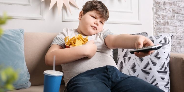 Părinţii pot ajuta la prevenirea obezităţii în cazul copiilor