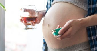 Consumul de alcool şi tutun în timpul sarcinii poate duce la afectarea creierului fătului