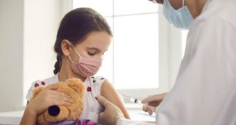 Vaccinarea copiilor cu vârste cuprinse între 5 și 11 ani. Ce este de ştiut