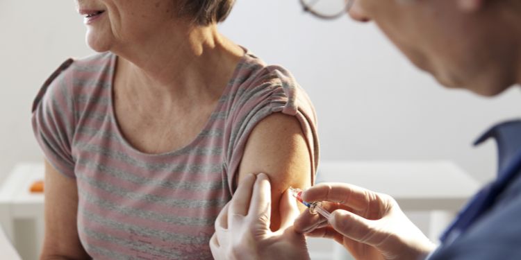 gripa, vaccin antigripal, gripă, vaccinare, febră, complicaţii severe, virusul gripal, imunizarea prin vaccin antigripal,