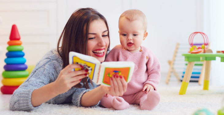 Lectura timpurie îi ajută pe copii să vorbească mai repede