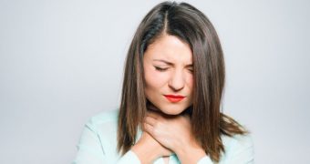 Senzația de arsură în gât: cauze și prevenție