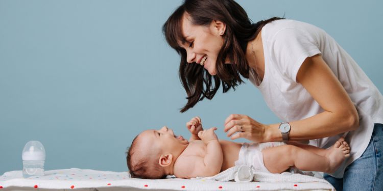 Scaunul bebelușului: ce este normal și ce ar trebui să vă îngrijoreze?