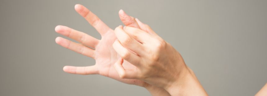 De ce amorțesc mâinile – cauze și soluții pentru mâini amorțite