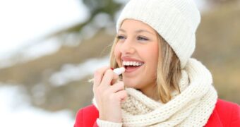 5 remedii naturale pentru buze uscate în sezonul rece