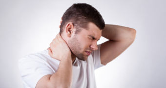 Ce poate semnala durerea de cap la ceafă?