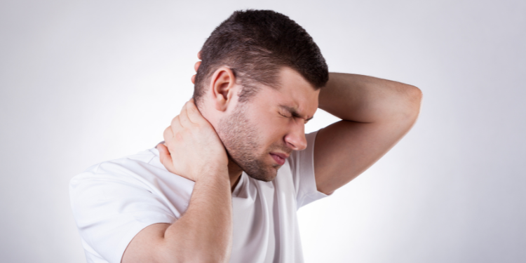 Ce poate semnala durerea de cap la ceafă?