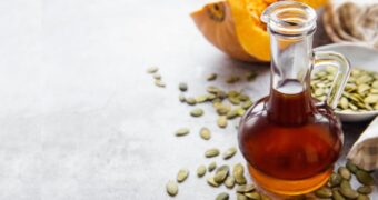 Ulei de dovleac, de la bucătărie la cosmetică. Descoperiți-i versatilitatea!
