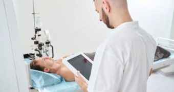 Infarct mezenteric. Cauze, simptome, diagnostic și opțiuni de tratament