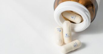 Vitamina K2: beneficii și roluri importante în sănătatea oaselor și a inimii
