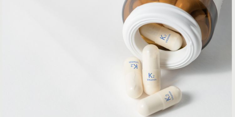 Vitamina K2: beneficii și roluri importante în sănătatea oaselor și a inimii