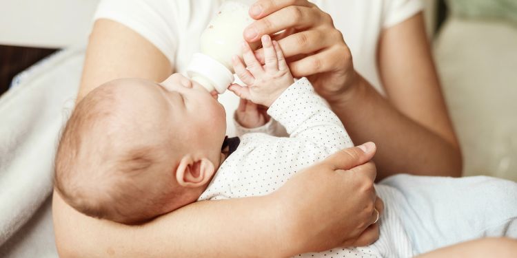 ce puteti face cand le observati semne deshidratare bebelusi, cauze deshidratare la bebelusi,