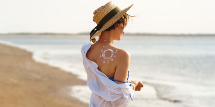 strategii de protectie pentru pielea sensibila la soare, pielea sensibila la soare, protectie pentru pielea sensibila la soare, piele rosie de la soare, ce inseamna piele sensibila la soare, cauze pielea sensibila la soare, cum protejam pielea sensibila la soare, 