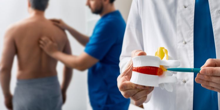 Hernie de disc. De ce apare. Simptome. Diagnostic. Tratamente recomandate și posibilele complicații